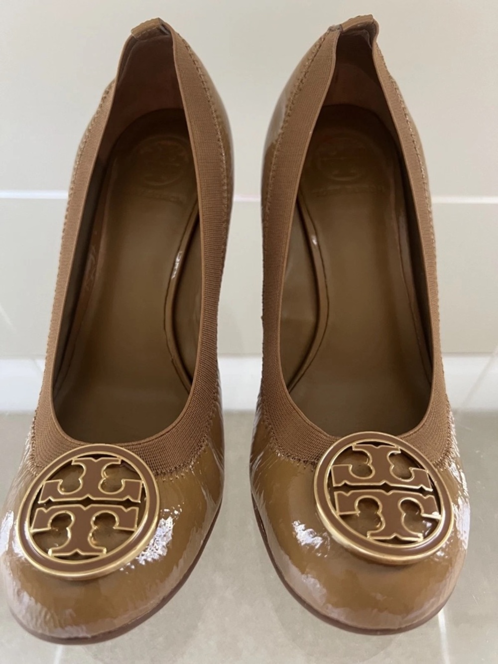 TORY BURCH carolina Wedge Tan womens Size 8.5
